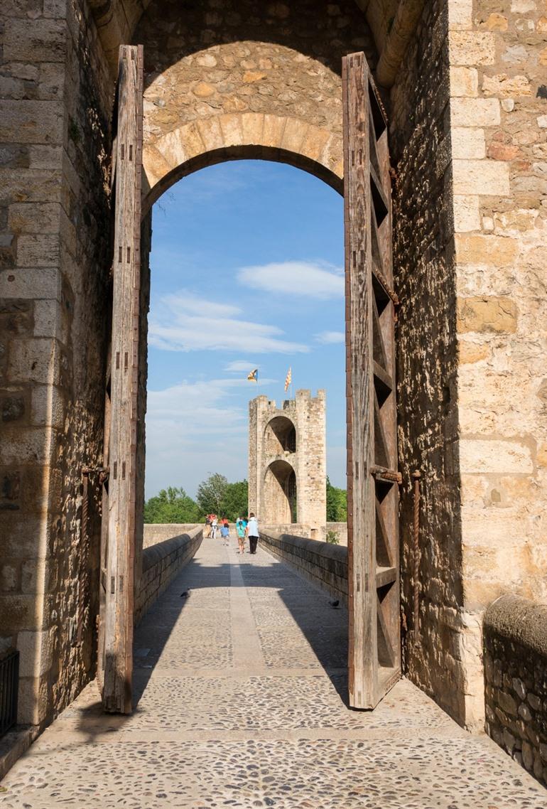 Stadtbild der Altstadt von Besalú