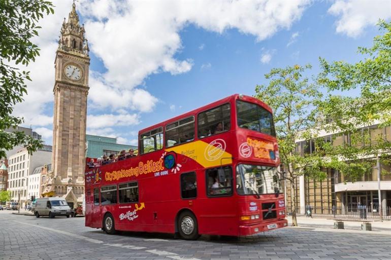 Stadtrundfahrt mit Hop-on-Hop-off-Bustour durch Belfast