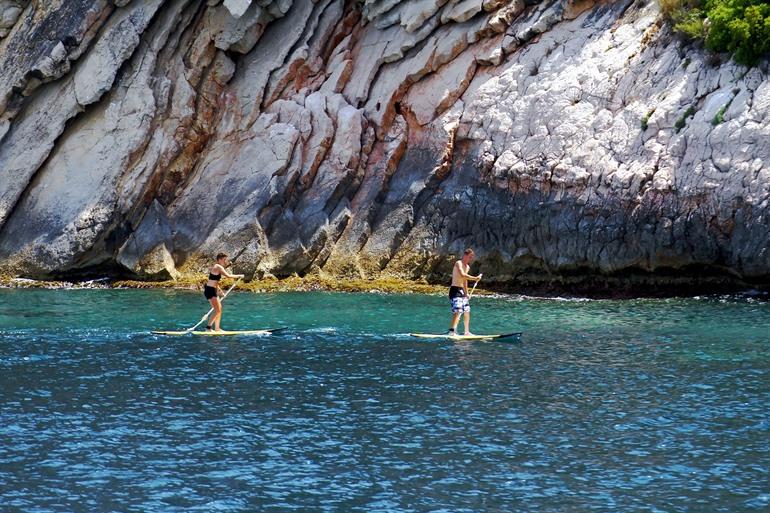 Stand-Up-Paddling entlang der Küste von Moraira