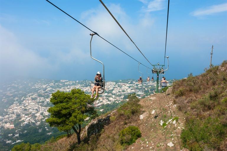 Sesselbahn auf Capri, spannend