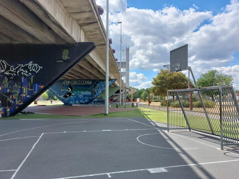 Street-Art-Werke unter der Brücke von Vilvoorde