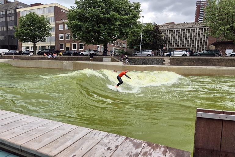 Surfen in Rotterdam bei RIF010