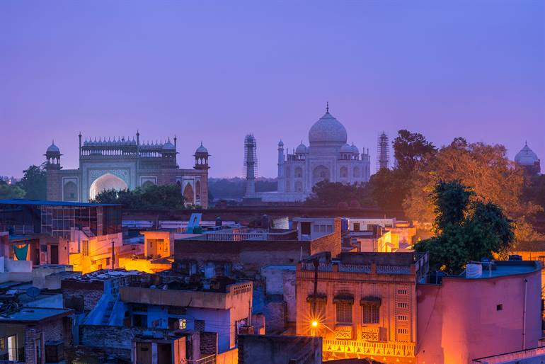 Taj Mahal in Agra bei Nacht