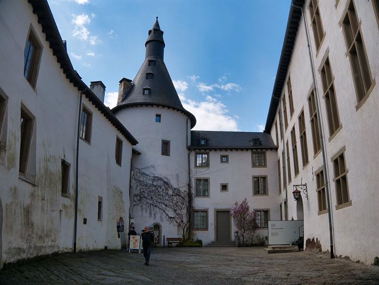 Die Ausstellung „The Family of Man“ im Schloss von Clervaux