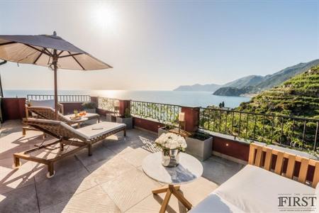 Das First Hotel (Manarola)