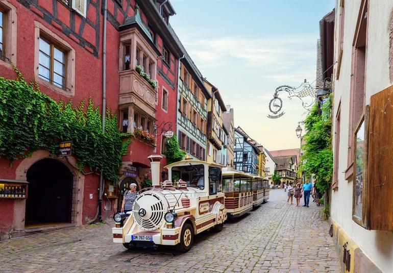 Touristenzug in Riquewihr, Elsass