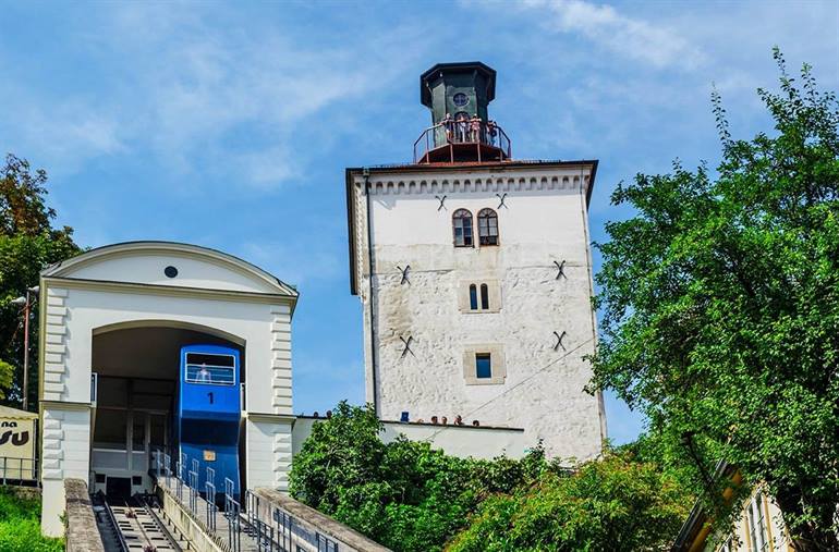 Der Lotrščak-Turm und die Standseilbahn in Zagreb