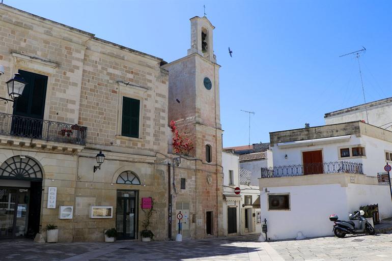 Stadtturm mit Uhr in Otranto