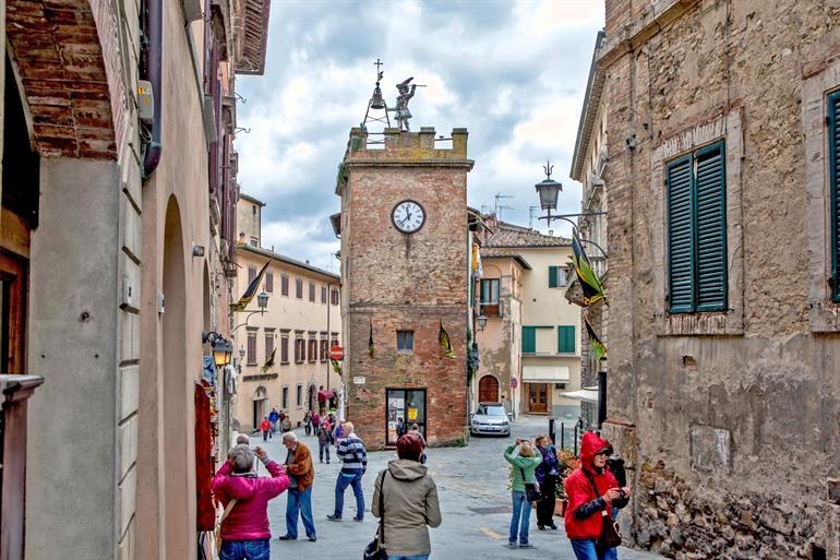 Pulcinella-Turm in Montepulciano