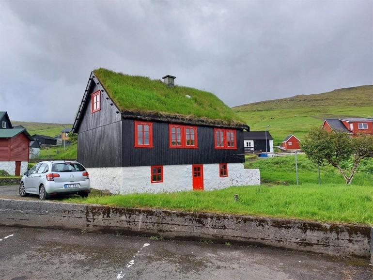 Turf House Cottage in Miðvágur buchen