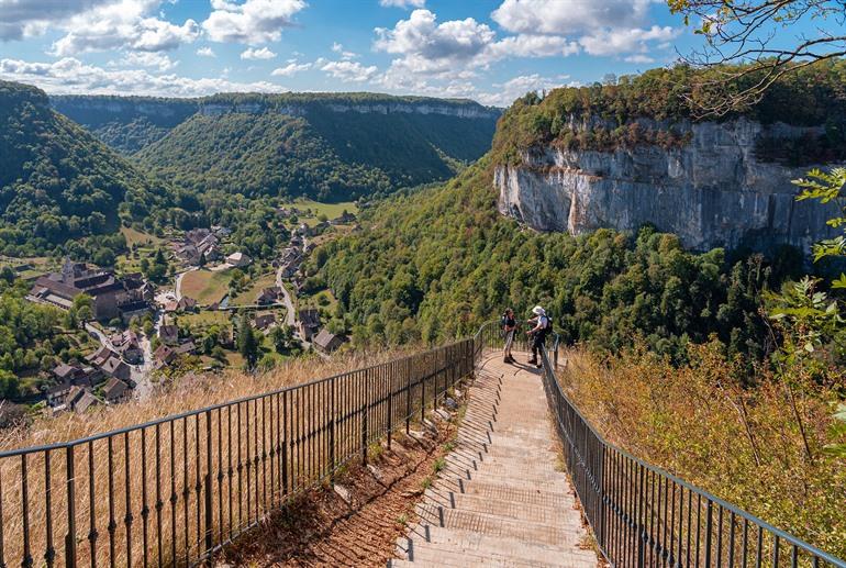 Aussicht auf Baume-les-Messieurs, Jura