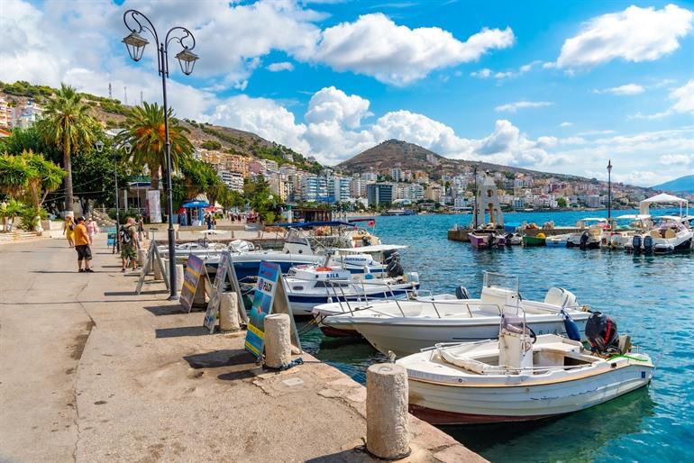 Aussicht auf den Badeort Sarandë, Albanische Riviera