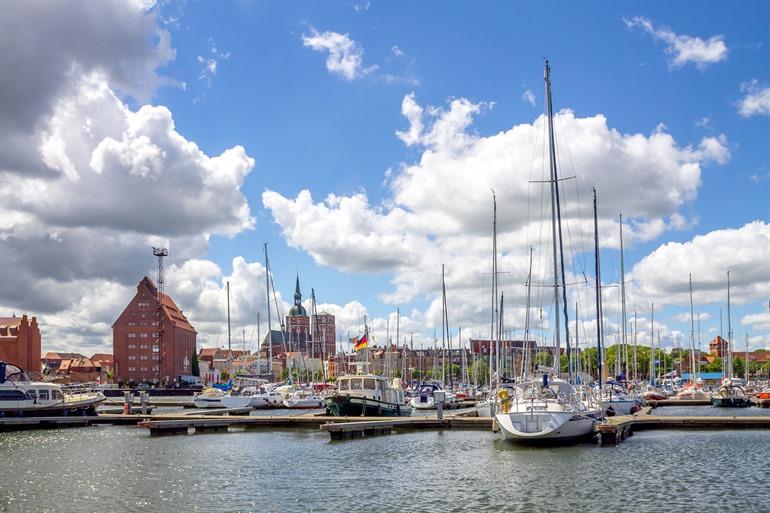 Blick auf den Hafen von Stralsund, Deutschland