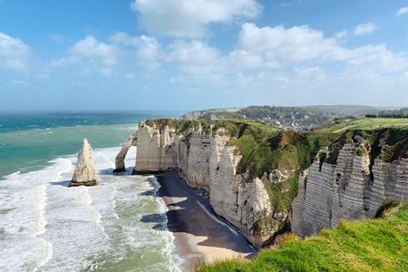 Aussicht auf die Klippen von Étretat, Normandie