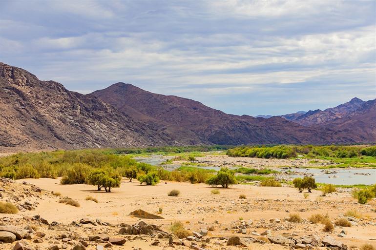Aussicht auf den Oranje-Fluss, der durch den Richtersveld-Nationalpark fließt