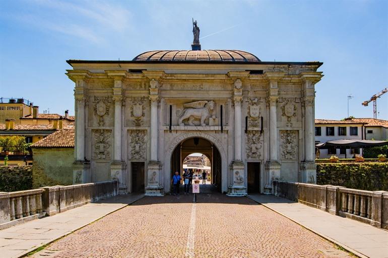 Aussicht auf die Porta San Tomaso, Treviso