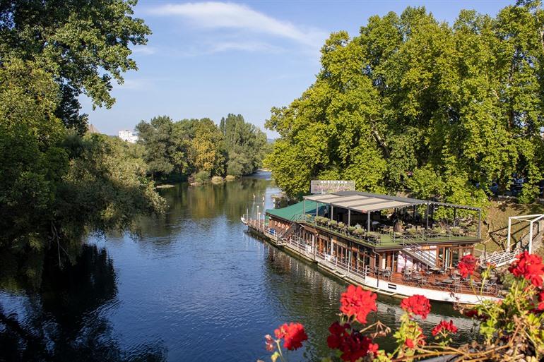 Aussicht auf den Fluss Vrbas, Bosnien und Herzegowina