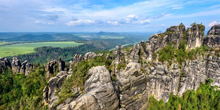 Ausblick auf die Schrammsteine-Felsformationen