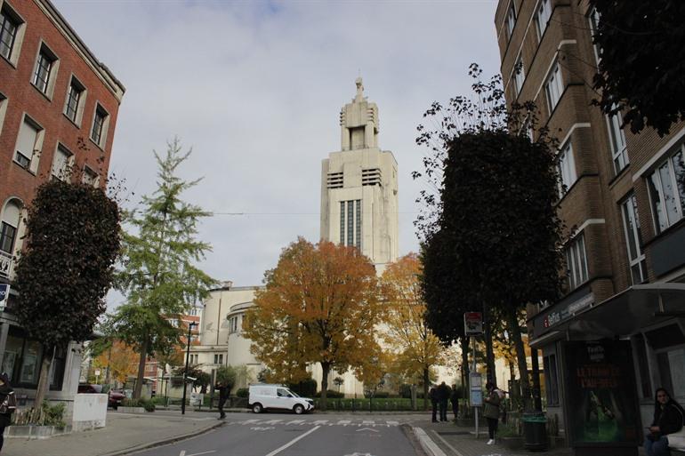 Aussicht auf die Sint-Augustinus-Kirche in Vorst