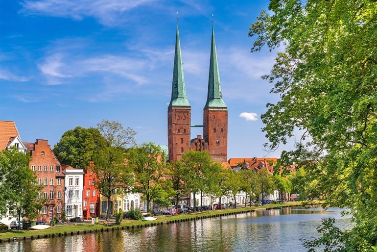 Aussicht auf die Türme der Lübecker Dom, Deutschland