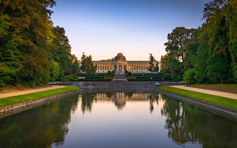 Blick auf das Afrikamuseum vom Warandepark