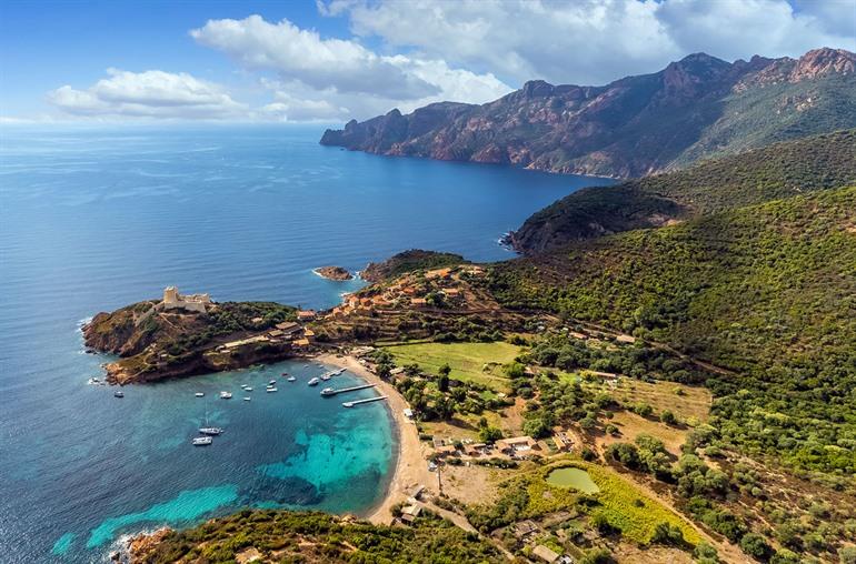 Blick auf das Dorf Girolata, Scandola