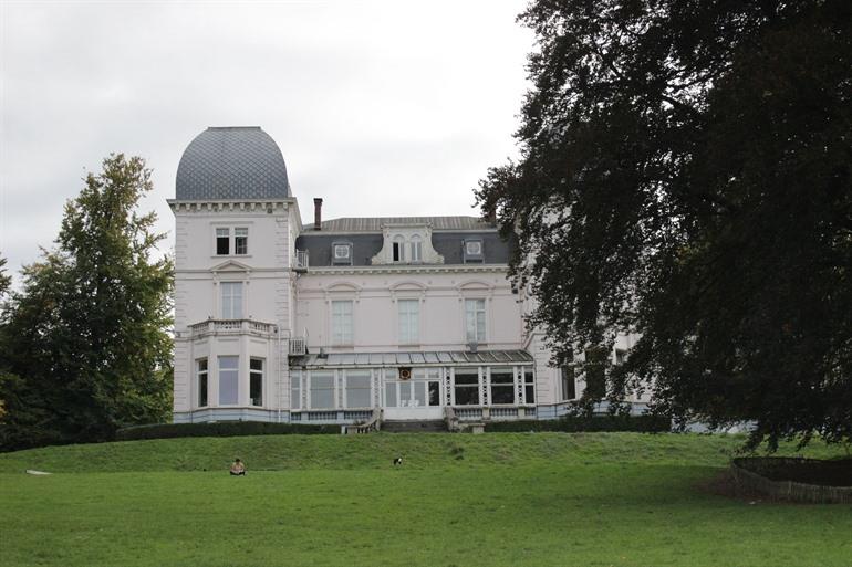 Blick auf das Dudenpark-Schloss im Dudenpark, Vorst