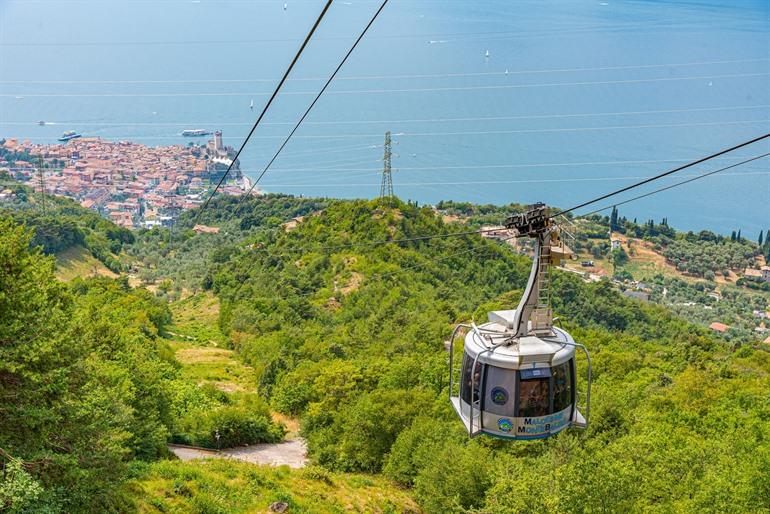 Aussicht auf den Gardasee und die Seilbahn von Malcesine