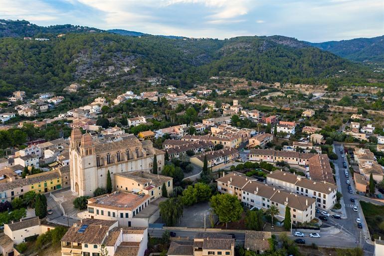 Blick auf das historische Städtchen Calvià, Mallorca
