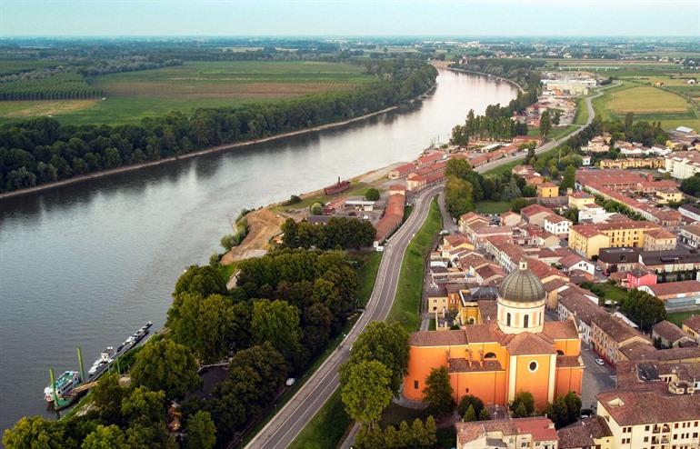 Blick auf das Städtchen Boretto in der Nähe von Reggio Emilia