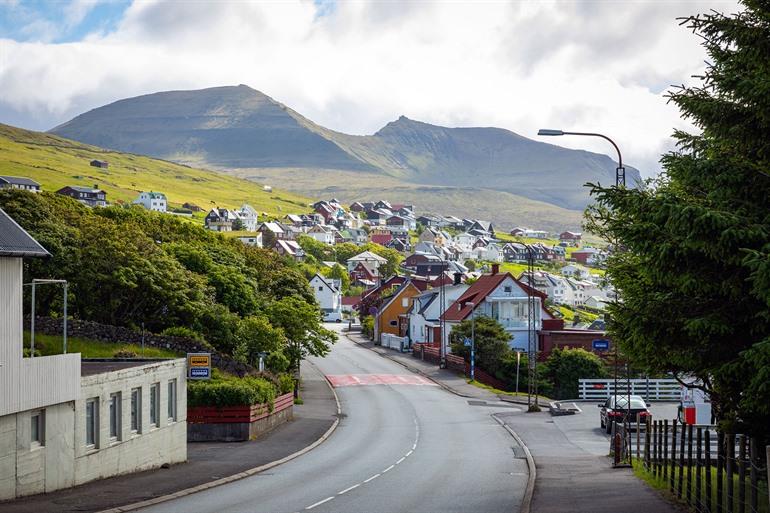 Ausblick auf Miðvágur, Insel Vagar