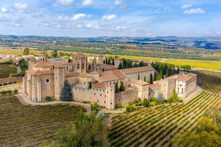 Aussicht auf das Kloster Santa Maria de Poblet bei Tarragona