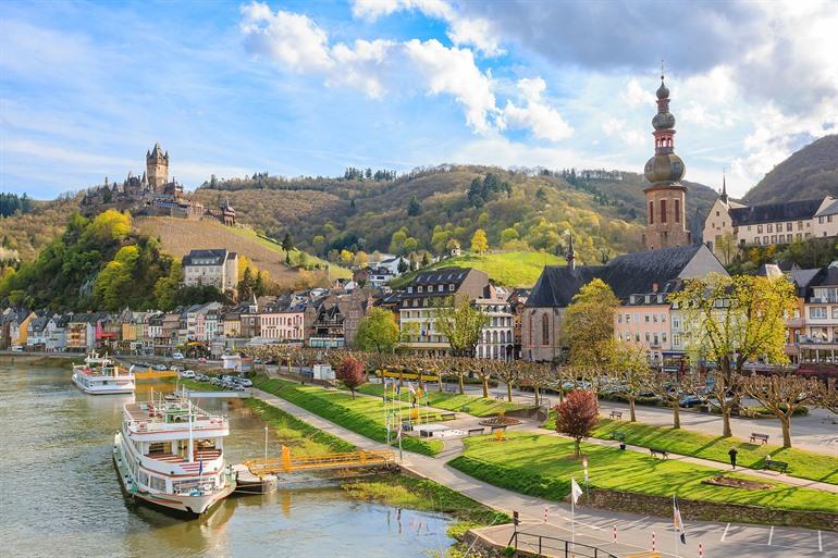 Aussicht auf die Reichsburg und Cochem an der Mosel