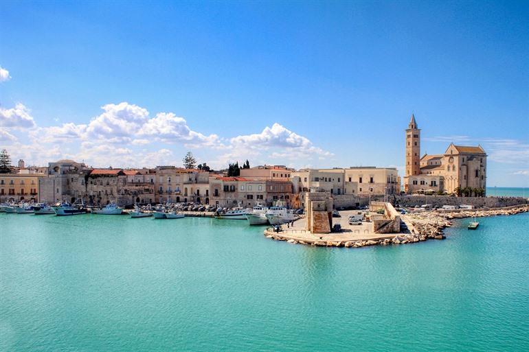 Blick auf Trani, Italien