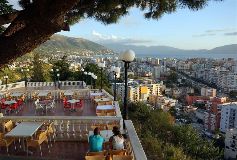Aussicht auf den Badeort Vlorë an der Albanischen Riviera