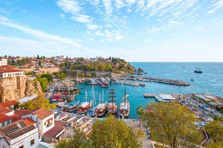 Aussicht auf den alten Hafen von Antalya, Türkei