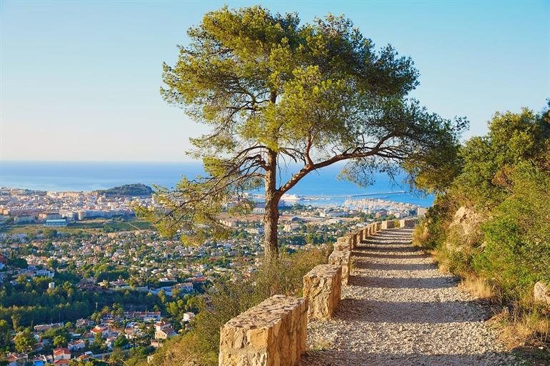 Aussicht auf Dénia vom Naturpark Montgó in Spanien