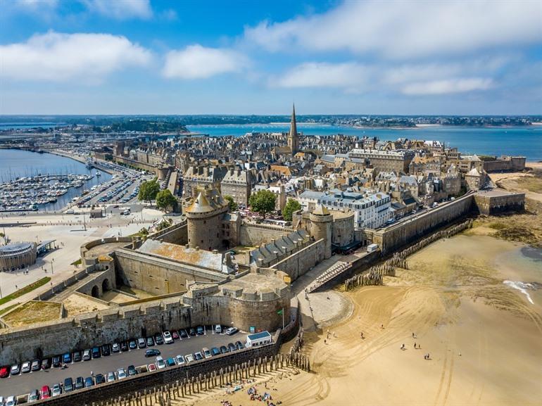 Aussicht auf den Hafenort Saint-Malo