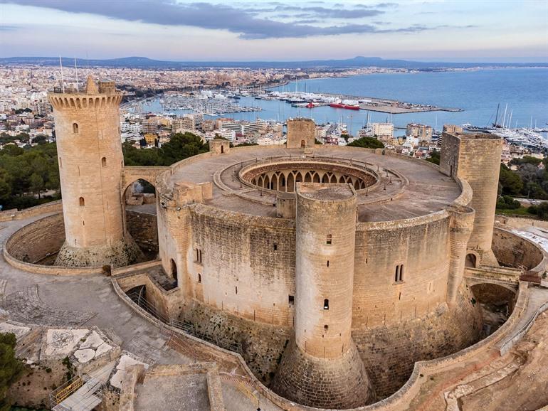 Aussicht auf das Schloss Bellver und Palma de Mallorca