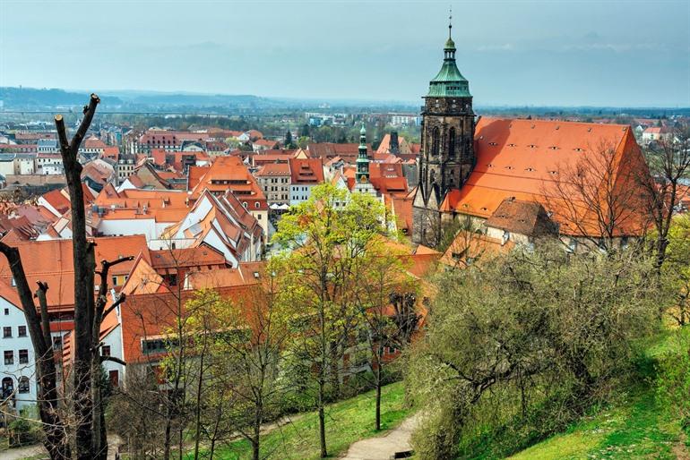 Aussicht auf Pirna und die Stadtkirche St. Marien (rechts)