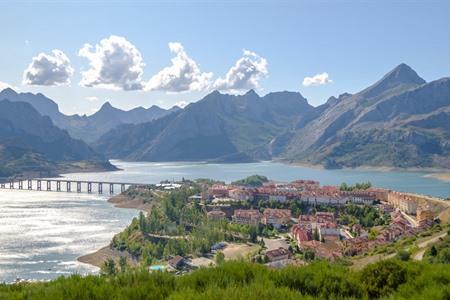 Aussicht auf Riano in den Los Picos de Europa, Nordspanien