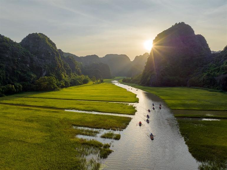 Aussicht auf Tam Coc, Fluss und Reisfelder, Ninh Binh