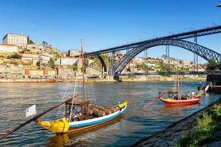 Fahren Sie mit einem typischen Rabelo-Boot durch Porto, Portugal