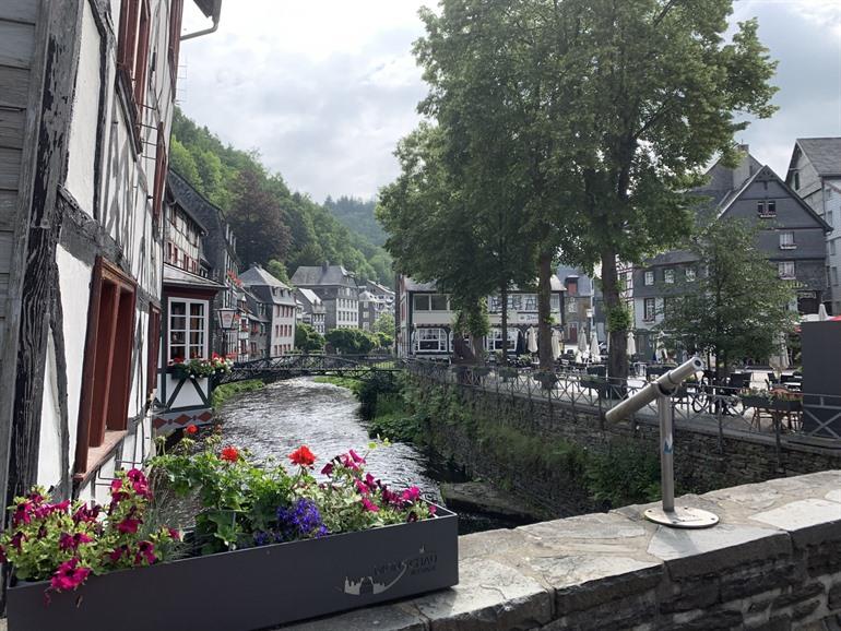 Fachwerkhäuser am Wasser in Monschau