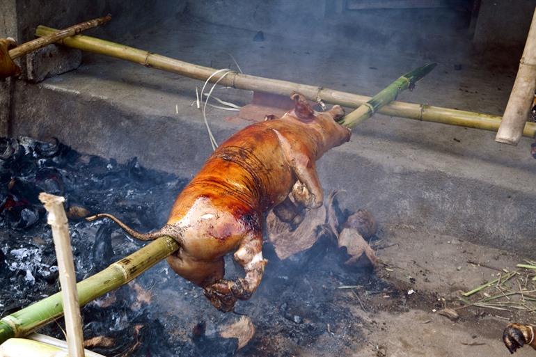 Schwein am Spieß, balinesische Küche