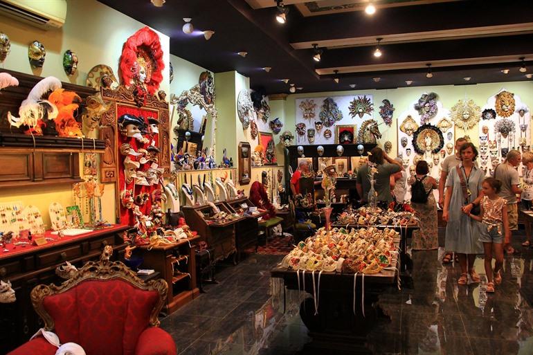 Venice Art Maskenfabrik in Shkoder, Albanien
