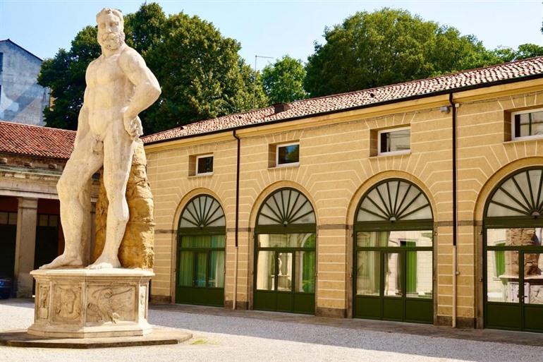 Buchen Sie Ihren Aufenthalt im charaktervollen Palazzo Mantua Benavides
