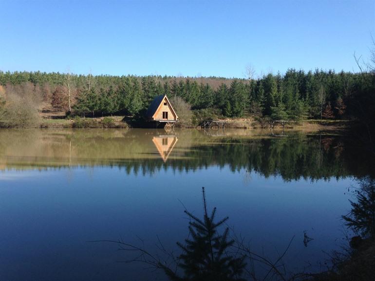 Dieses Naturhaus am Wasser buchen
