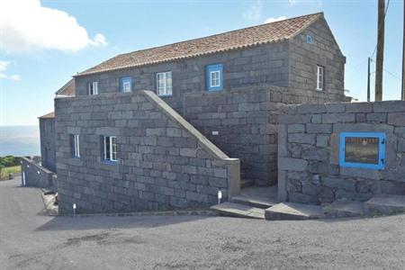 Übernachten Sie in einer gemütlichen Ferienwohnung während Ihrer Reise nach Faial