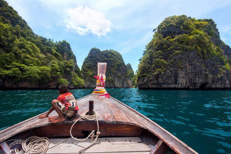 Entdecken Sie die Umgebung mit einem Longtailboot, Koh Phi Phi